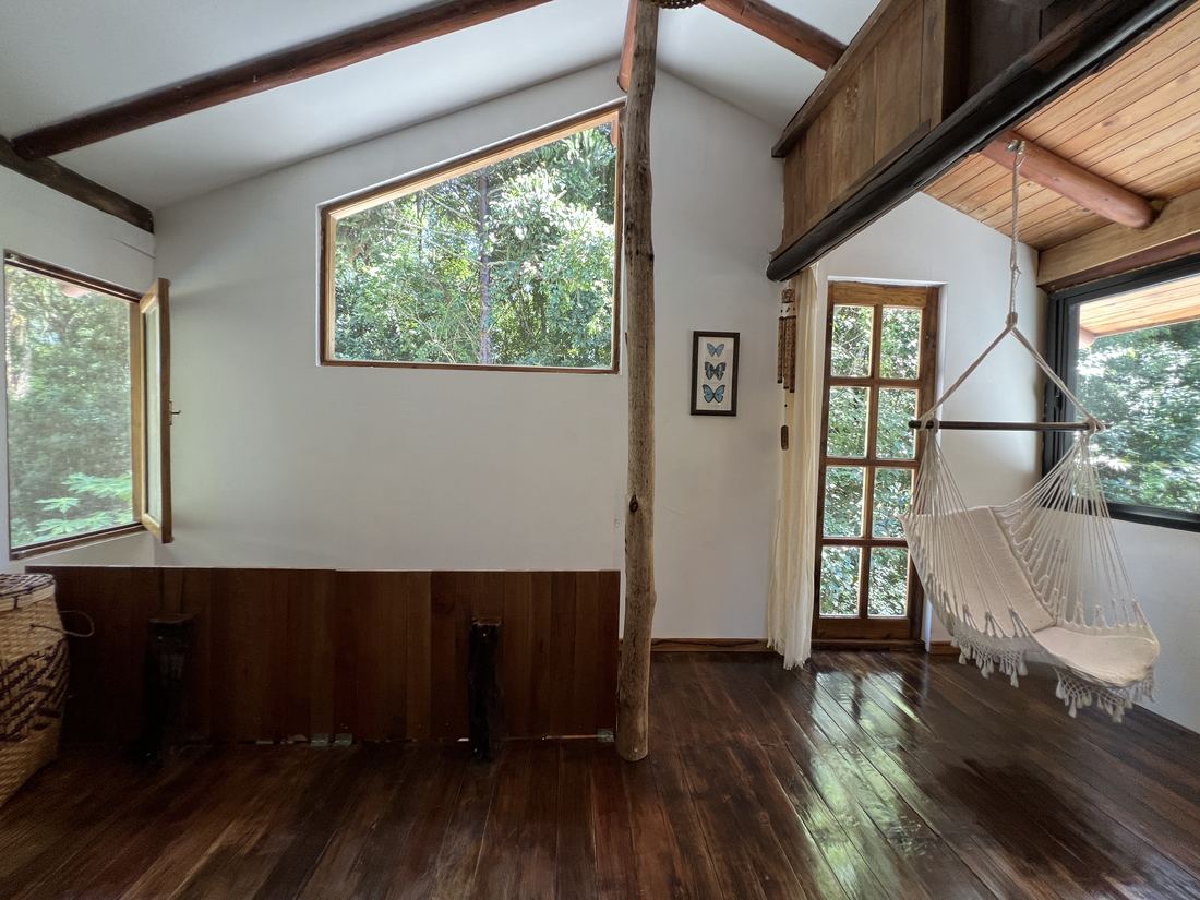 Planta alta con ventanas al monte