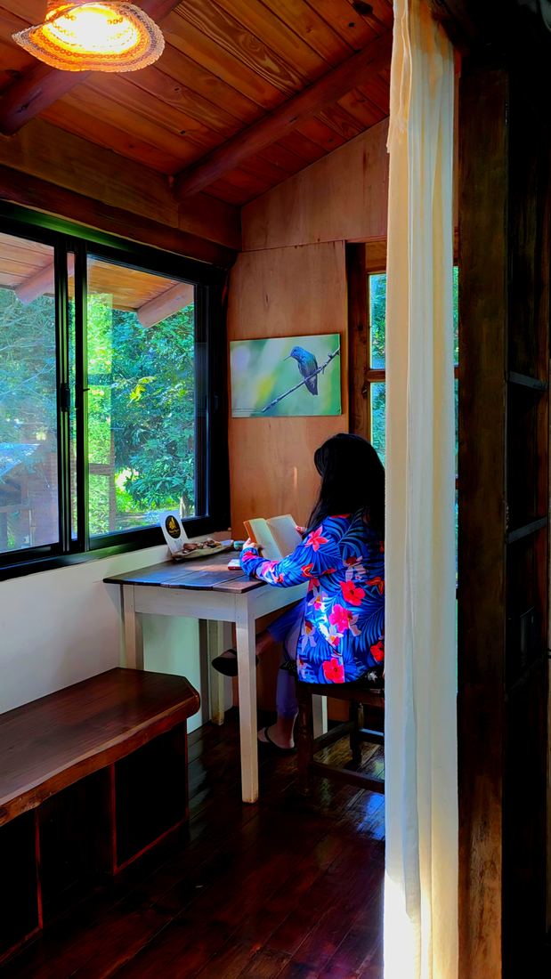 Escritorio junto a la ventana